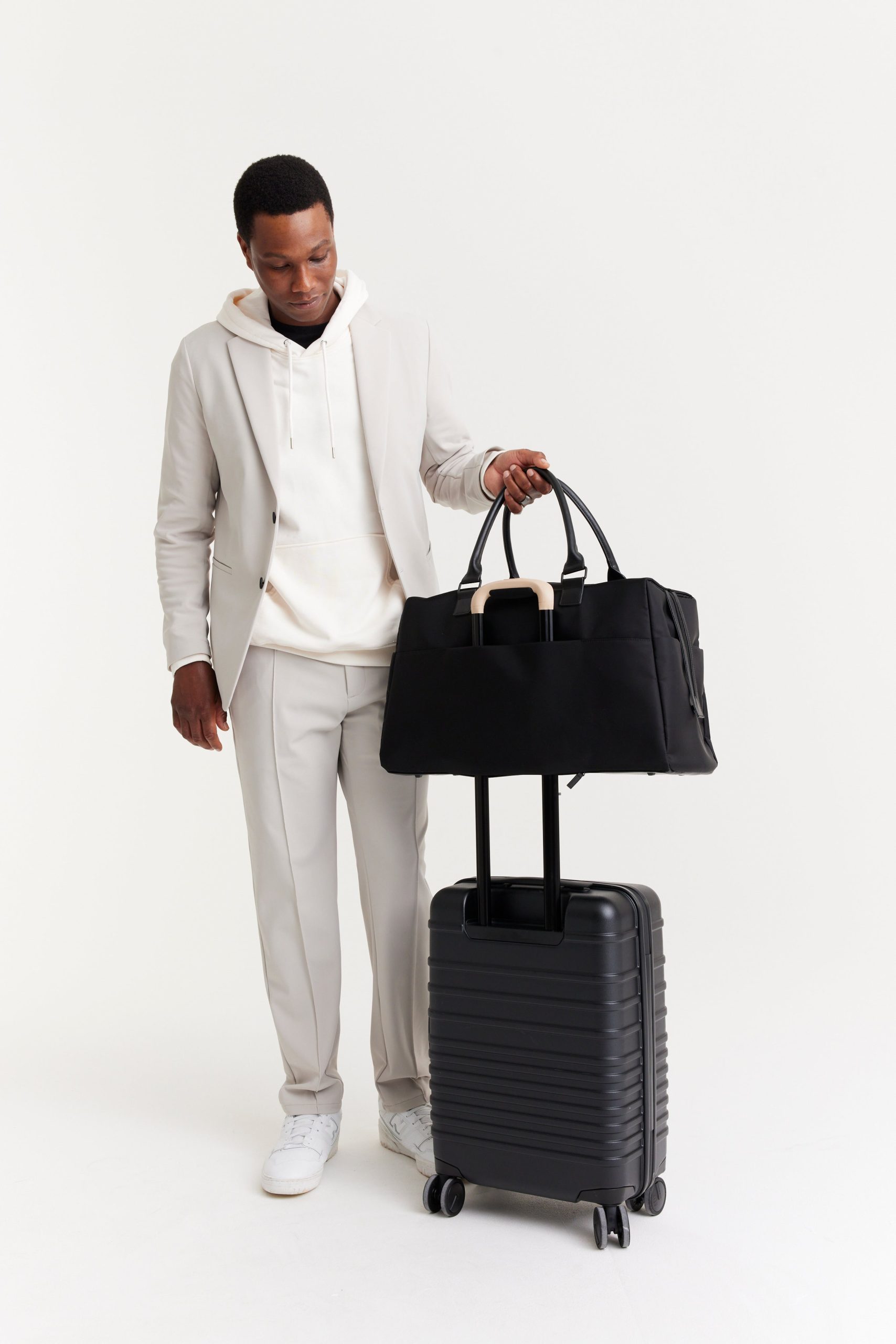 The Commuter Duffle in Black - Image 15
